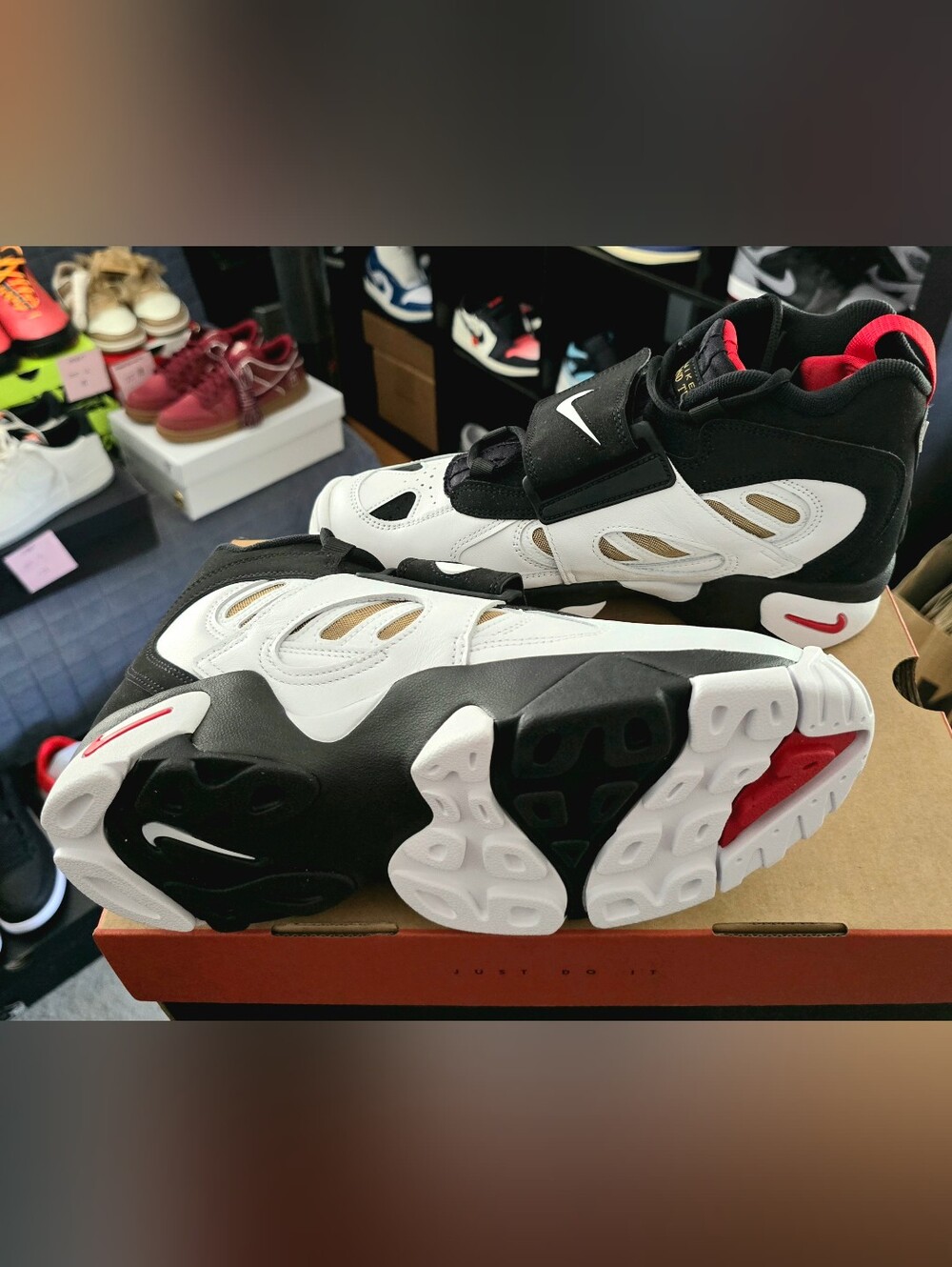 Nike Air Diamond Turf 2 49ers II7080-001 Unisex Basketball Sneakers - Picture 6 of 10